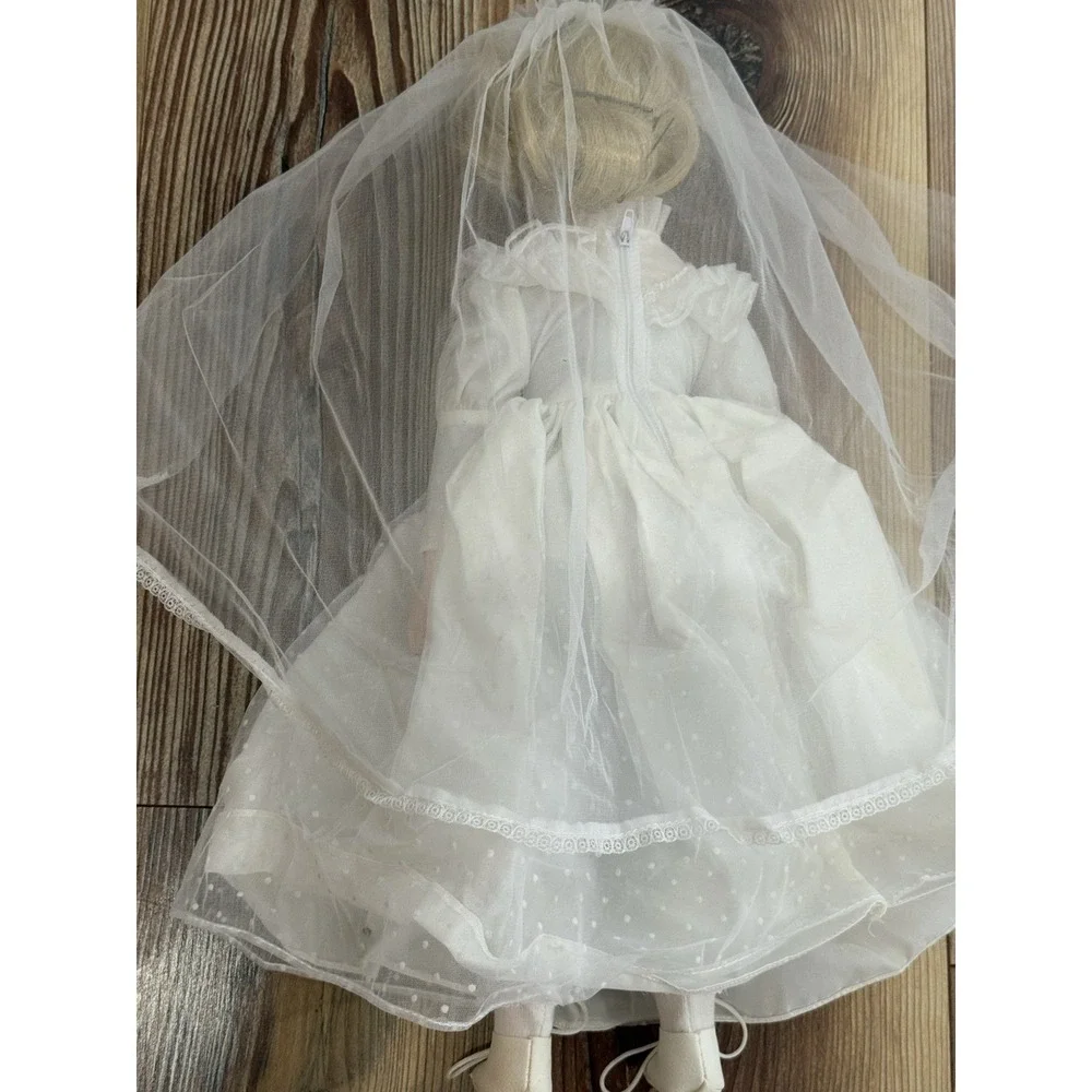 The Heritage Mint Collection Ltd. Porcelain 16